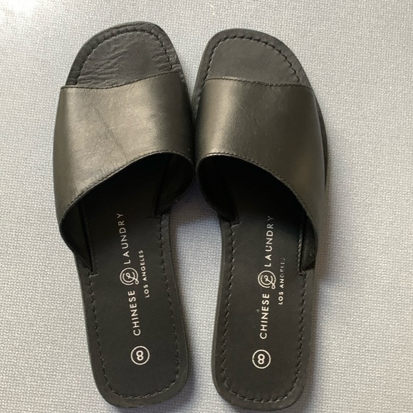 New black leather upper slides by Chinese Laundry, size 8 - Picture 1 of 5